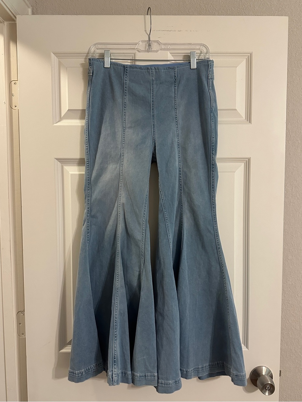 WE THE FREE CHA CHA MEGA FLARE STRETCH CROPPED JEANS FREE PEOPLE SIZE 27